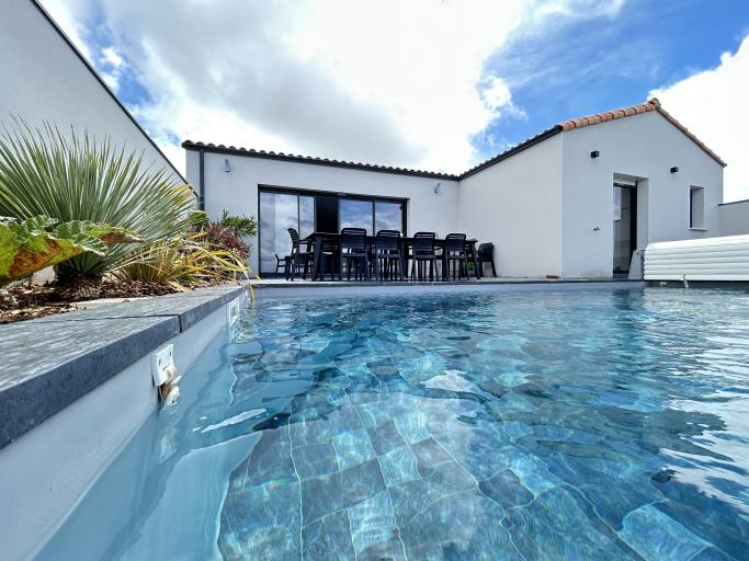Villa à 900m de la mer avec piscine et spa privatif