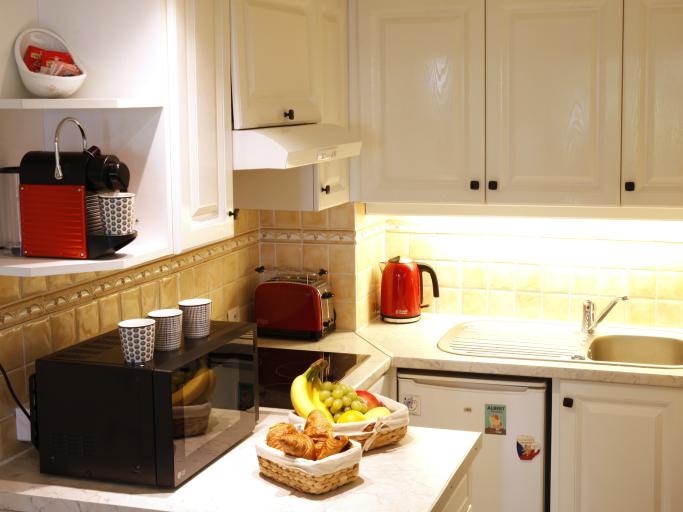 Appartement 2P relooking à Cannes, Festival Cinema, Netflix et parking gratuit, accueil 5 étoiles, excellent rapport qualité-prix