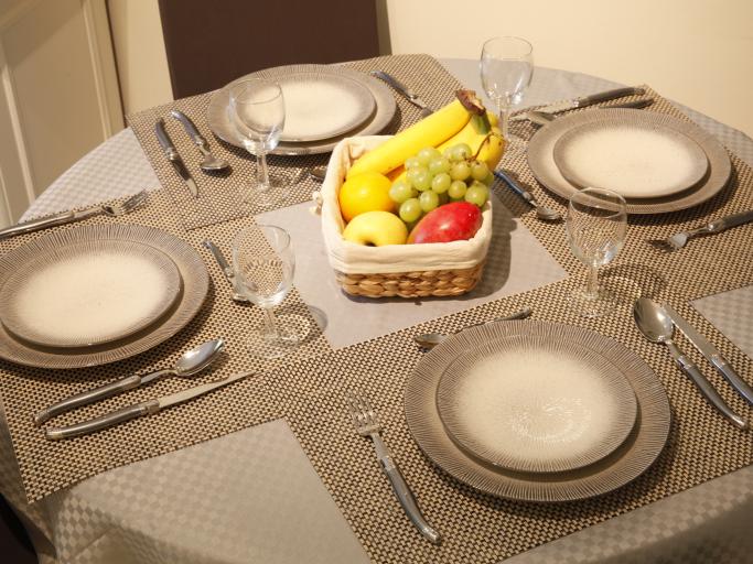 Appartement 2P relooking à Cannes, Festival Cinema, Netflix et parking gratuit, accueil 5 étoiles, excellent rapport qualité-prix