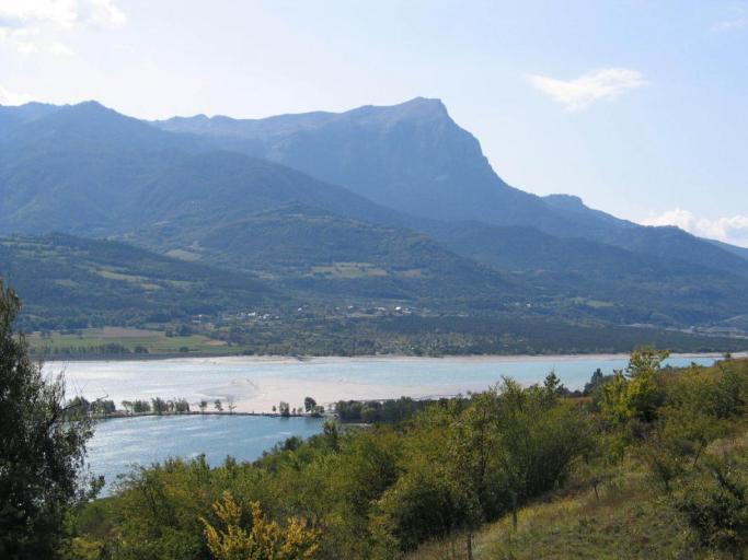 Villa Cimiez Vue exceptionnelle sur Lac de Serre-Ponçon, plan d'eau et Montagnes à Embrun "Nice des Alpes" Gîte très équipé 6 pers. 3 CH balcon terrasse jardin