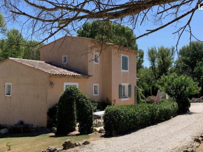 Superbe villa 10 personnes avec piscine chauffée à Villecroze