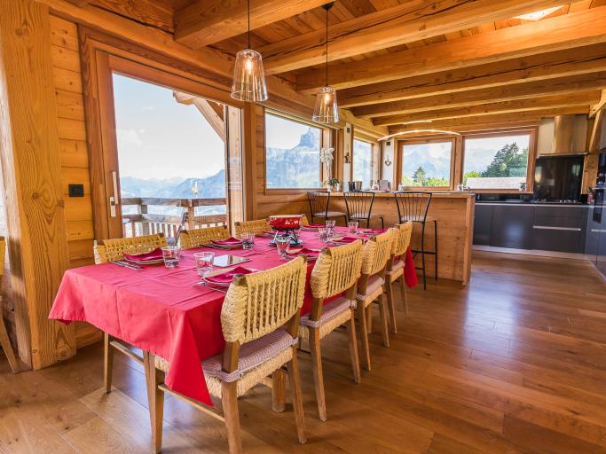 Chalet "La Gélinotte" MEGEVE-COMBLOUX, HIVER 2025-2026, 200 m2, 8-10 personnes, 5 chambres, vue panoramique, haut de gamme