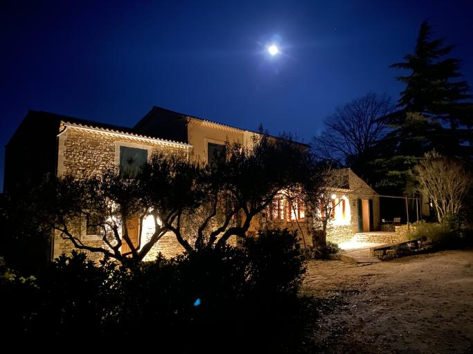 Loue maison ancienne en Gard Provençal avec piscine privée - 10 couchages, 5 chambres, accès PMR