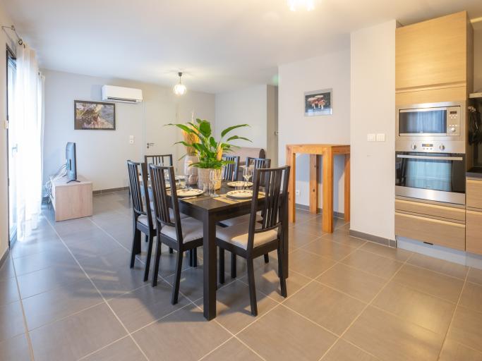 VOTRE RESIDENCE  POUR 6 PERSONNES *** A 2 PAS DU LAC D'ANNECY (CLIMATISATION - GARAGE PRIVE)