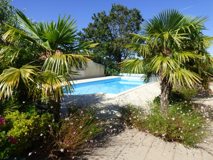 Grande villa 125 mètres carré avec véranda et piscine
