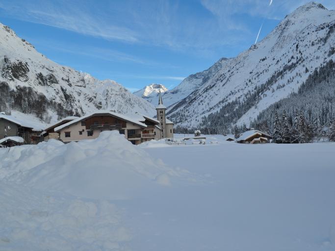 Une halte calme , simple, dans un environnement magnifique à 1500m d'altitude aux portes du parc de la Vanoise, adaptée aux enfants et aux seniors..