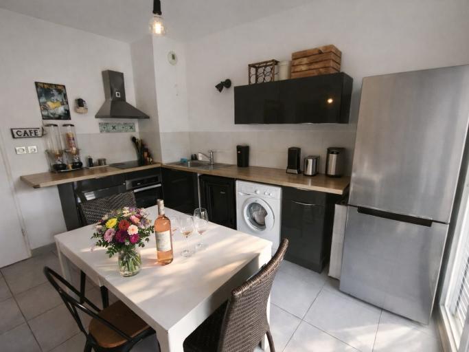 LOCATION VACANCES 🌿 Séjournez au cœur de la Presqu’île de Giens – Appartement familial avec terrasse 🌿 Envie de vacances entre mer, nature et village provençal ?