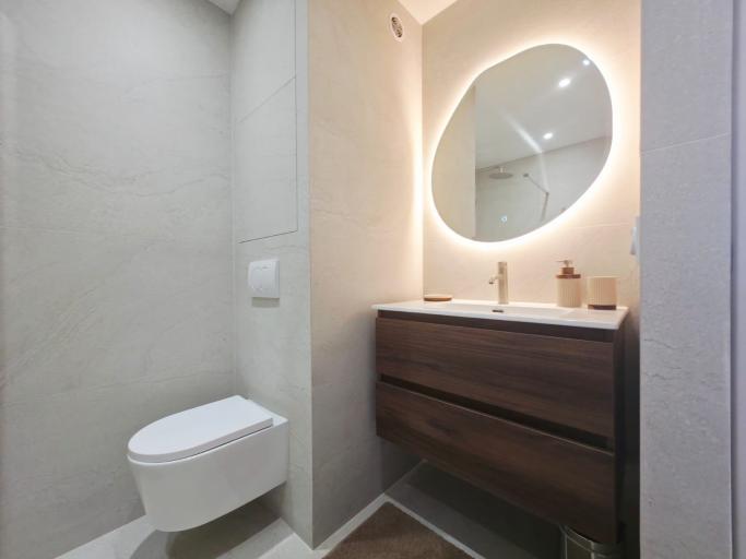 Séjour détente : studio, terrasse ensoleillée, clim, parking privé